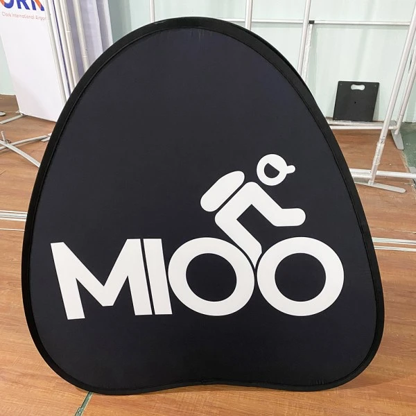 Cén Fáth a n-Éiríonn Meirgí Pop Up Triantán an Uirlis Fógraíochta Lasmuigh is Éifeachtaí le haghaidh Imeachtaí agus Arduithe Céime